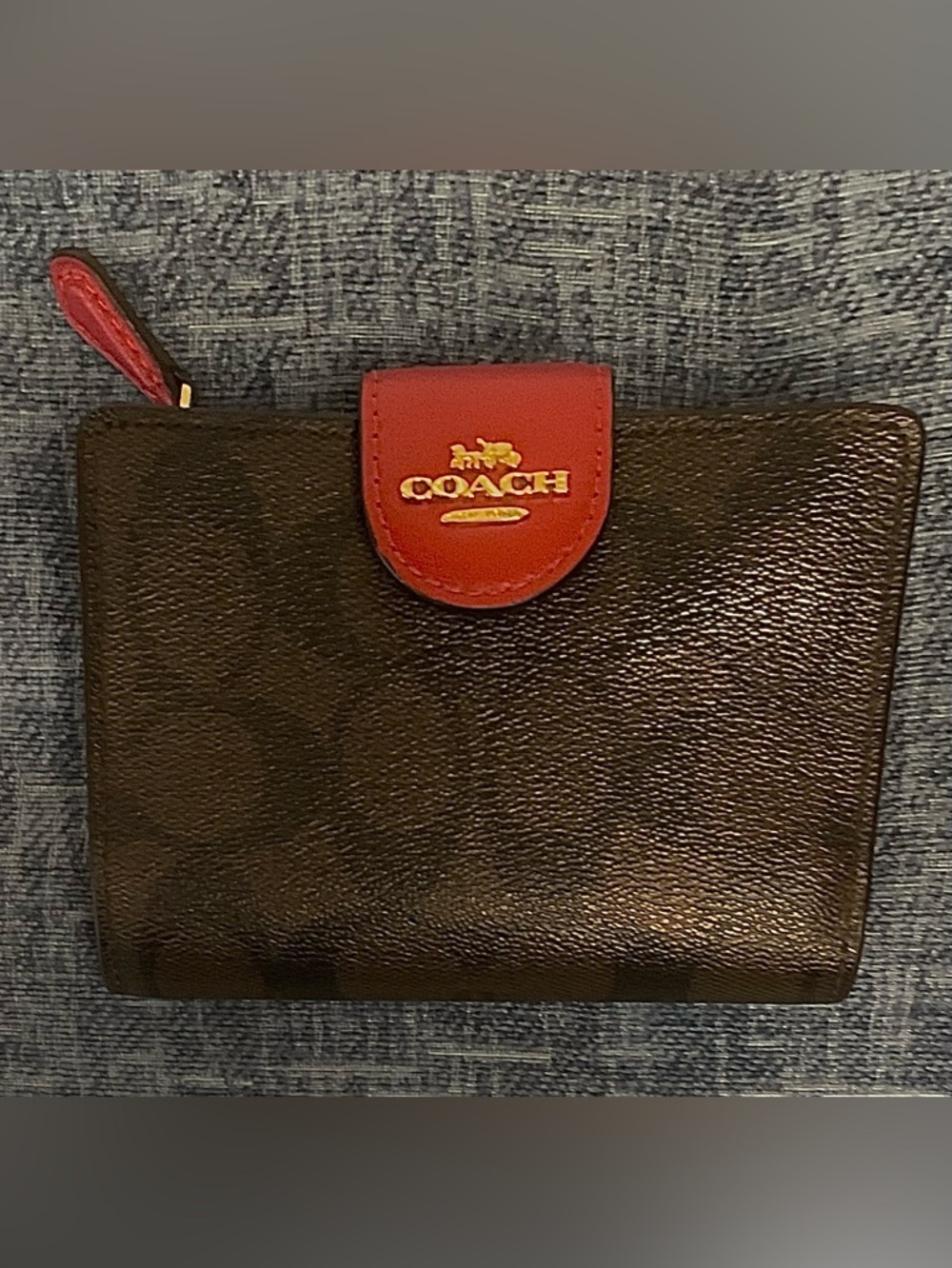 THIS STUNNING Medium Corner Zip Wallet FROM “COACH” In Signature Canvas/Leather!